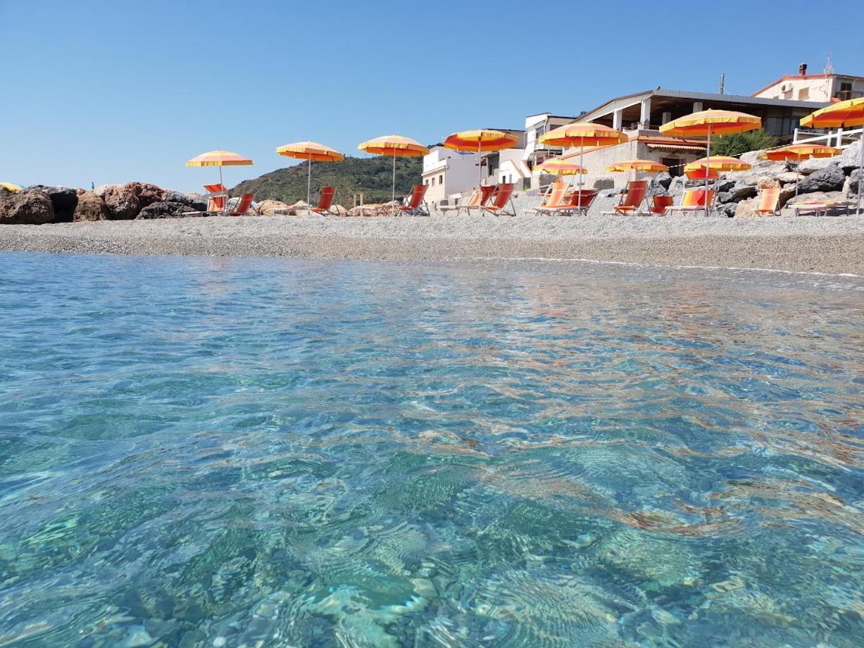 Апартаменты Eremo Sul Mare Марина-ди-Фускальдо Экстерьер фото